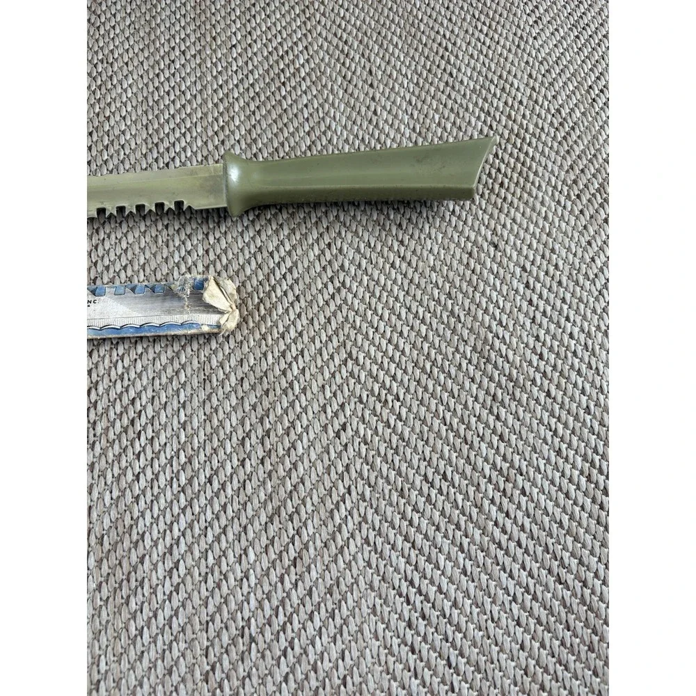 Vintage QUIKUT Inc. Carve and Serve Fork Tip Stainless Steel Large Knife Green